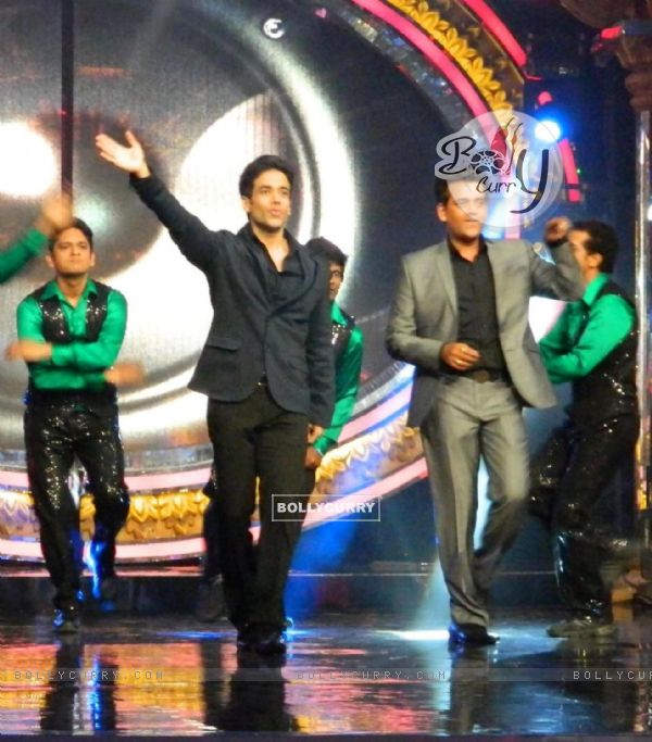 Cast promotes film Bajatey Raho on the set of Indian Idol Junior (287845)