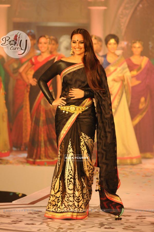 Sonakshi Sinha walked the ramp for Rajguru Fashion Parade