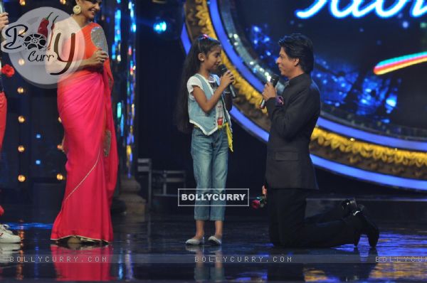 Shah Rukh Khan at Film Chennai Express Promotion at Indina Idol Junior Set (288585)