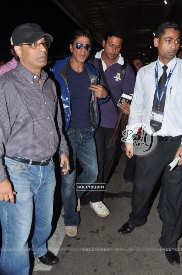 Shah Rukh Khan leaves for London