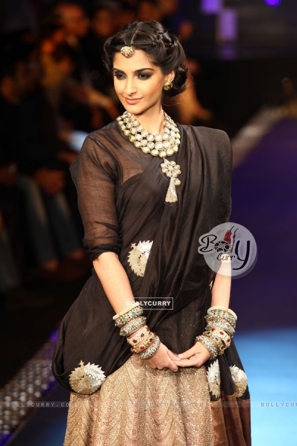 Sonam Kapoor walking the finale at India International Jewellery Week