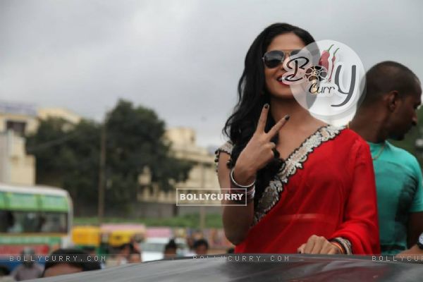 Veena Malik Silk Sakkath running housefull