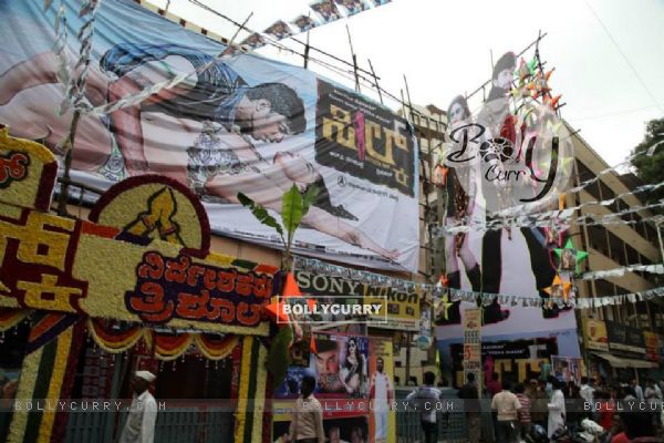 Veena Malik Silk Sakkath running housefull