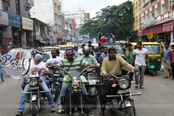 Veena Malik Silk Sakkath running housefull