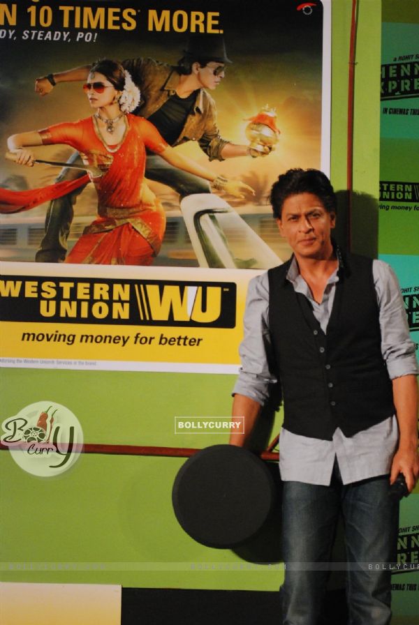 Shahrukh Khan during the promotion of film Chennai Express (290064)