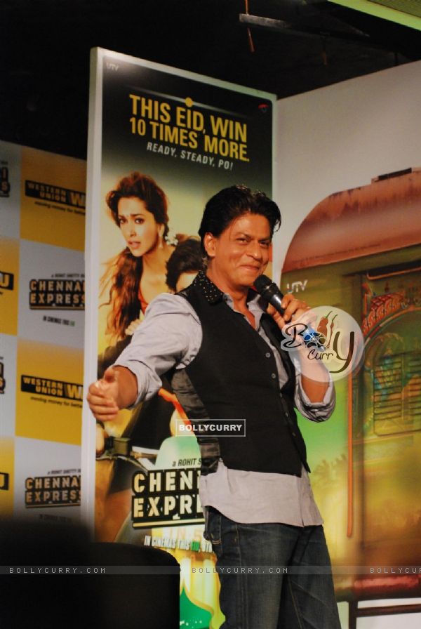 Shahrukh Khan during the promotion of film Chennai Express (290077)