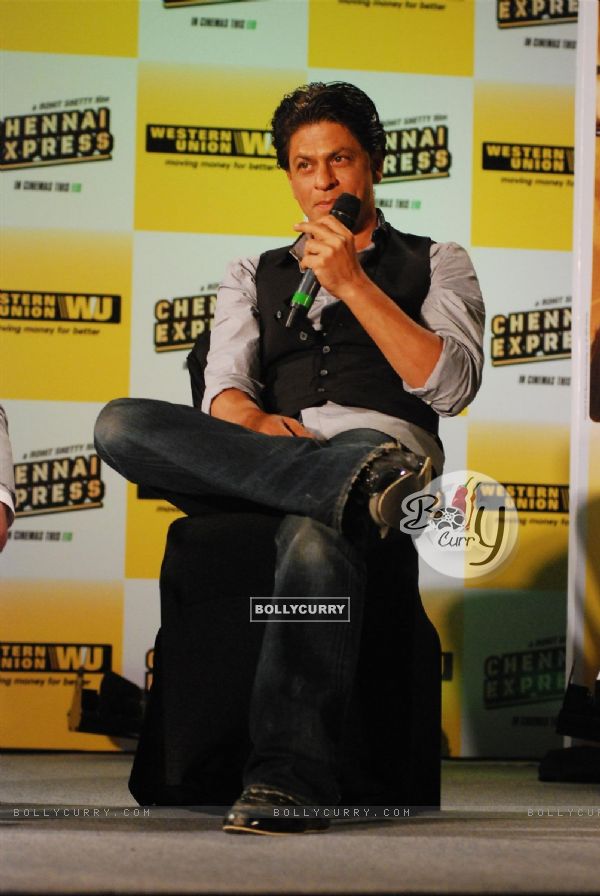 Shahrukh Khan during the promotion of film Chennai Express (290081)