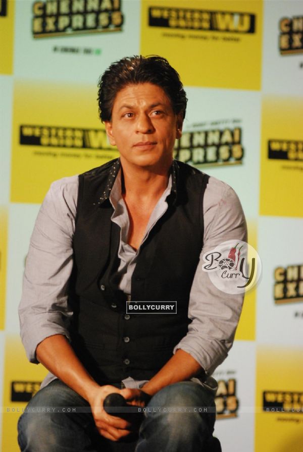 Shahrukh Khan during the promotion of film Chennai Express (290082)