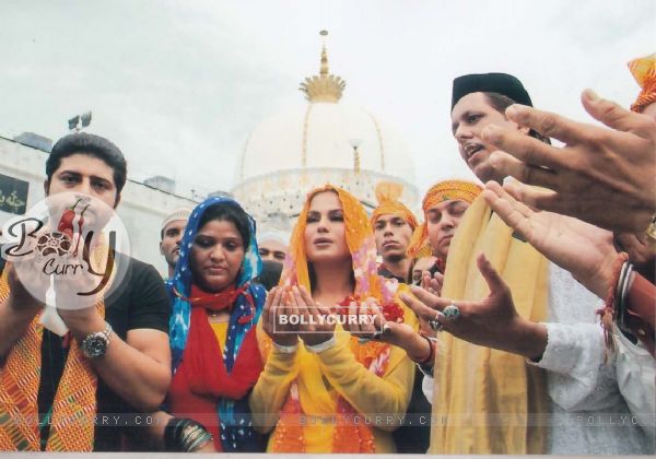 Veena Malik at Ajmer Sharif Shrine