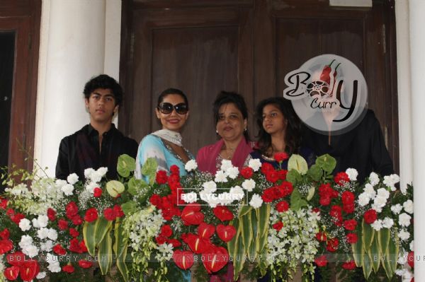Shahrukh Khan with wife Gauri Khan sister Shehnaz, son Aryan and daughter Suhana celebrating Eid