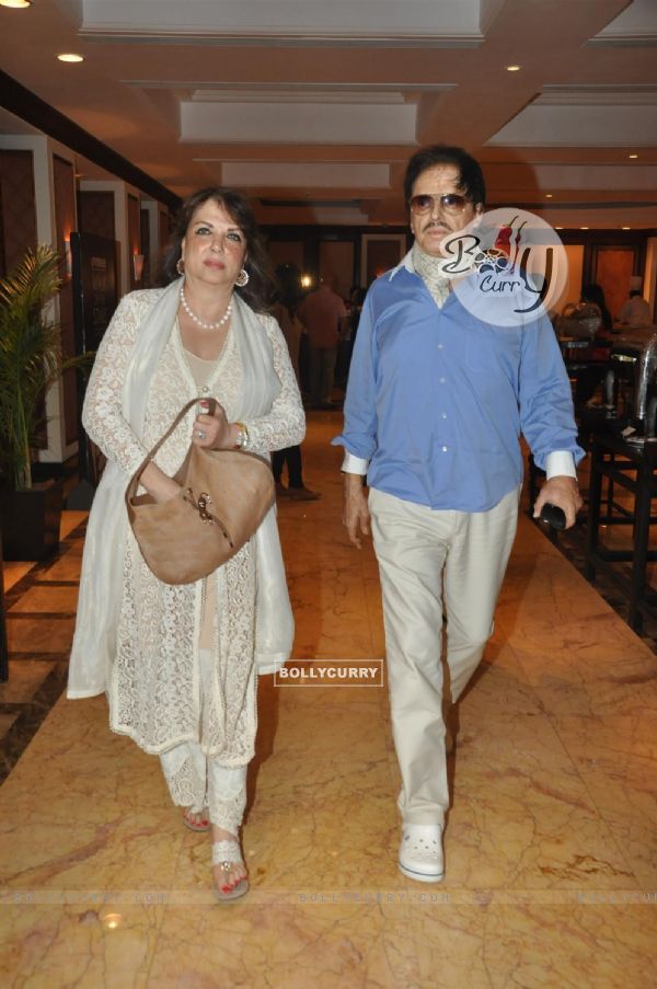 Sanjay Khan with wife Zarine Khan at Unveiling of the Statue of Rajesh Khanna