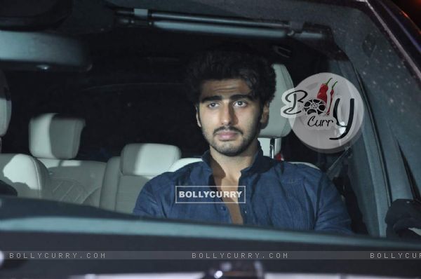 Arjun Kapoor makes a solo appreance at Shahrukh Khan's Grand Eid Party