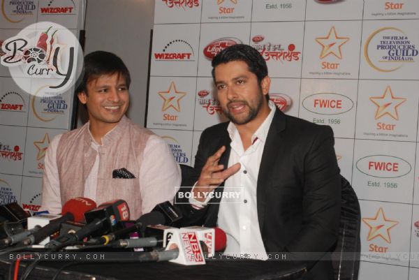 Vivek Oberai and Aftab Shivdasani speaking about the donation drive
