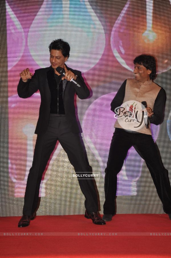 Shahrukh Khan and Raju Shrivastav perform on hit number from Chennai Express (292790)