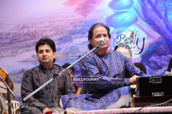 Anup Jalota and Sumeet Tappoo perform at the release of the album