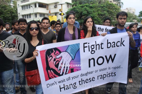 Sonam Kapoor and Sona Mohapatra Protest against rape case with a banner