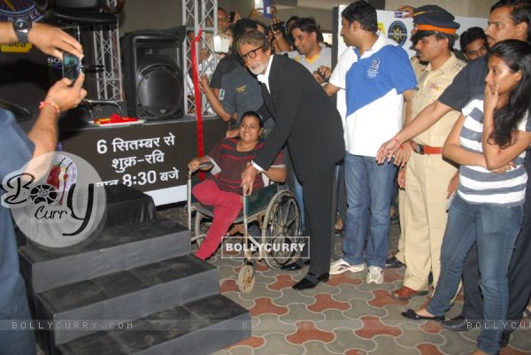 Amitabh Bachchan interacts with the audience at the launch of 'Hot Seat Aapke Shehar' Van