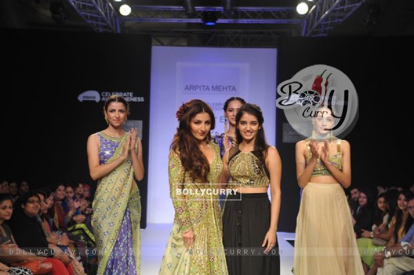 Soha Ali Khan with one of the designers from talent box at LAKME FASHION WEEK 2013