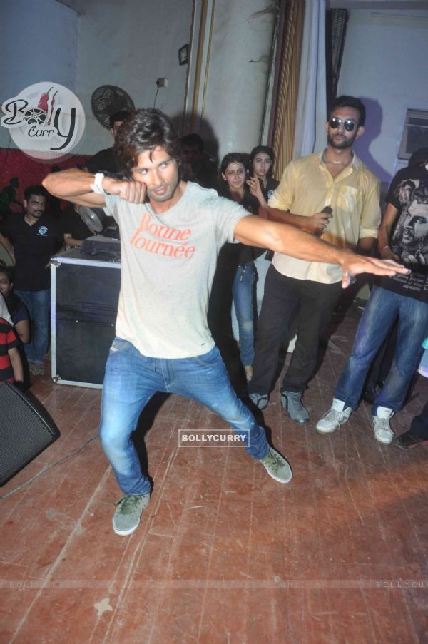 Shahid Kapoor performs at Enigma 2013