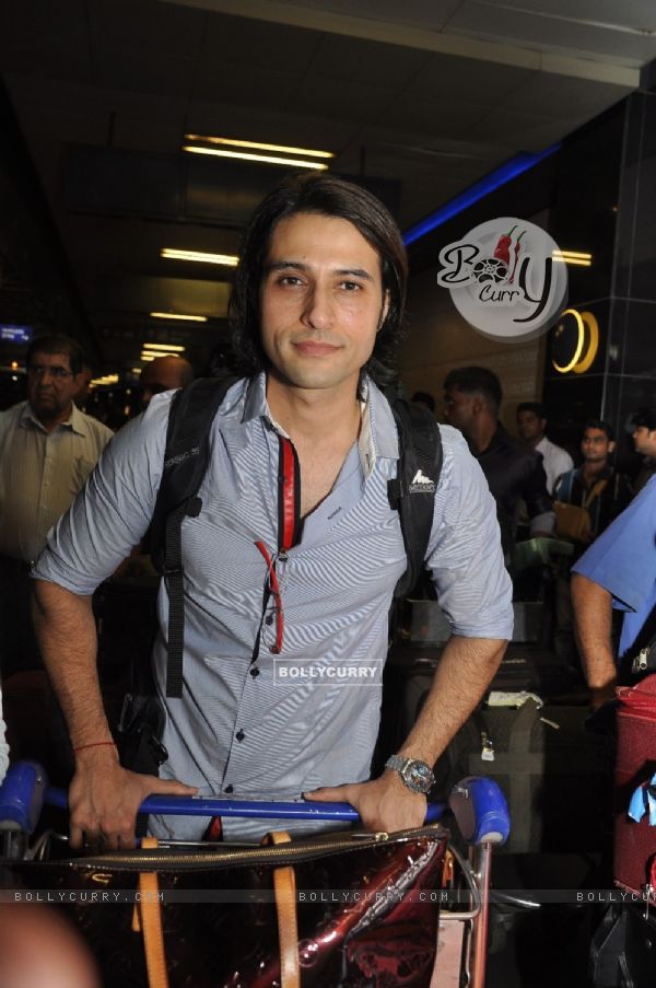 Apurva Agnihotri at Mumbai Airport leaving for SAIFTA