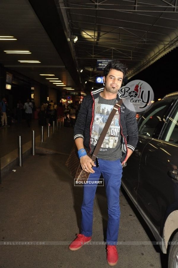 Manish Paul was seen at Mumbai Airport leaving for SAIFTA