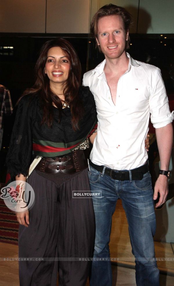 Shama Sikandar & Alex O' Neil were seen together at the Premier of Hollywood film Riddick