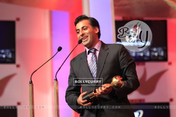 AB Moosa receiving Best Film Distributor award at SAIFTA 2013