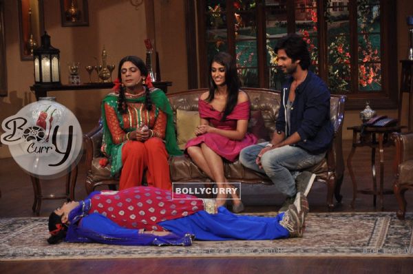 Promotion of film Phata Poster Nikhla Hero on Comedy Nights with Kapil (295211)