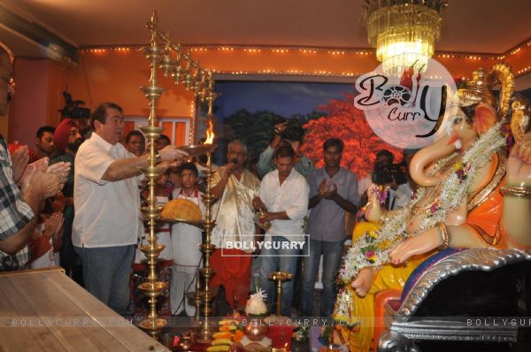 Randhir Kapoor performs the aarti for Lord Ganesha