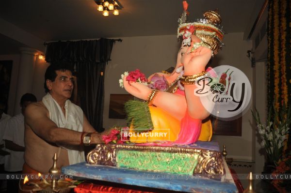 Jeetendra, seeks blessing of Lord Ganesha