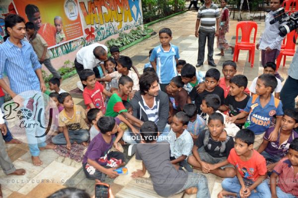 Shahid Kapoor with the NGO kids