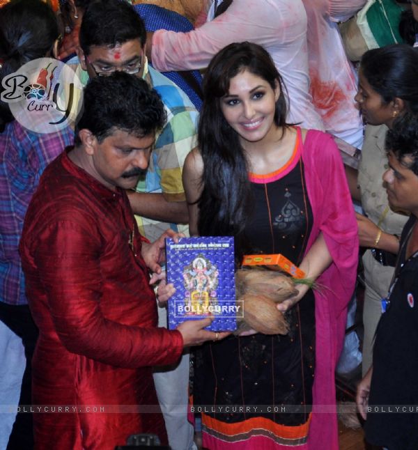 Pooja Chopra with some offerings to the LALBAGHCHA RAJA