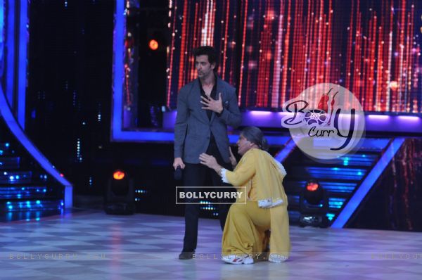 Hrithik performs with Ali Asgar on Jhalak Dikhhla Jaa Super Finale