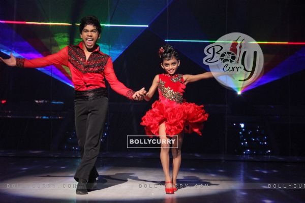 Sonali and Soumant perform on Jhalak Dikhhla Jaa Super Finale