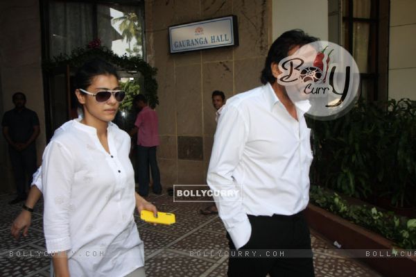 Kajol and Jackie Scroff leaving from the prayer meet of Madhuri Dixit's father