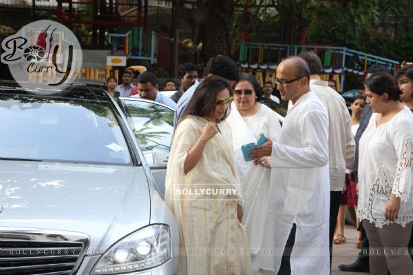 Rani Mukherjee arrives at the prayer meet of Madhuri Dixit's father