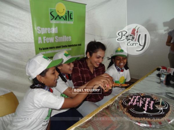 Eesha Koppikar cuts her birthday cake with the  children of Smile Foundation