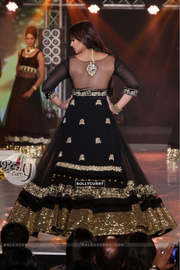 Huma Qureshi at the India Bullion And Jewellery Awards 2013