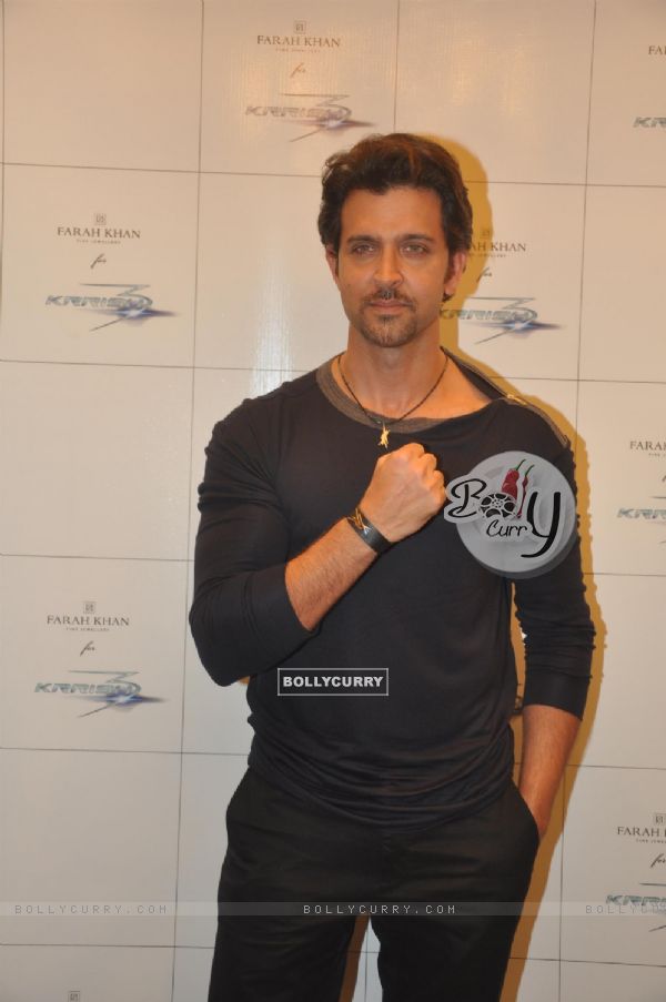 Hrithik Roshan shows the Krrish 3 special jewellery