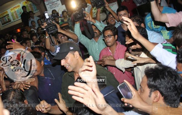 Akshay Kumar visits Gaeity Galaxy Cinema hall for the promotion of his film 'Boss' (300069)