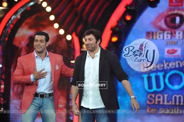 Sunny Deol promotes 'Singh Saab The Great' on Bigg Boss 7 (302497)