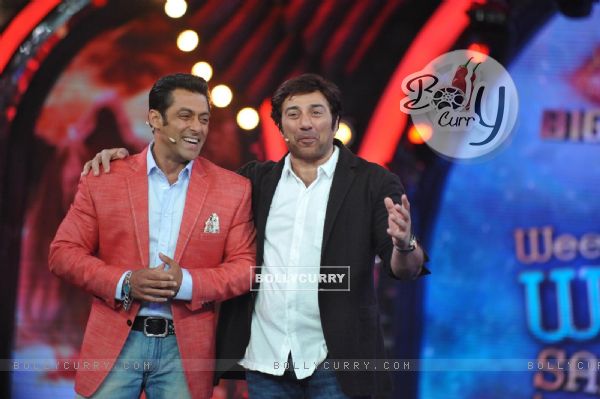 Sunny Deol promotes 'Singh Saab The Great' on Bigg Boss 7 (302499)