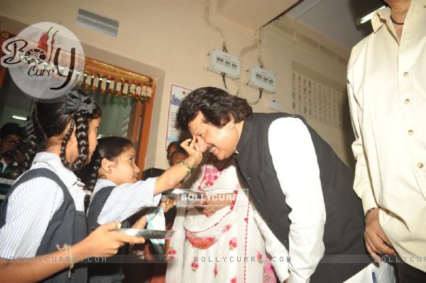 Pankaj Udhas Bhupinder Singh and Mitali Singh at Each One Teach One learning center