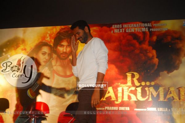 Sonakshi and Sonu Sood at R...Rajkumar 2nd Trailer Launch (303020)