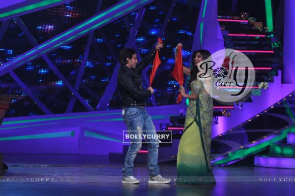 Saif and Shilpa do the 'Rumal Aapka' step on Nach Baliye 6