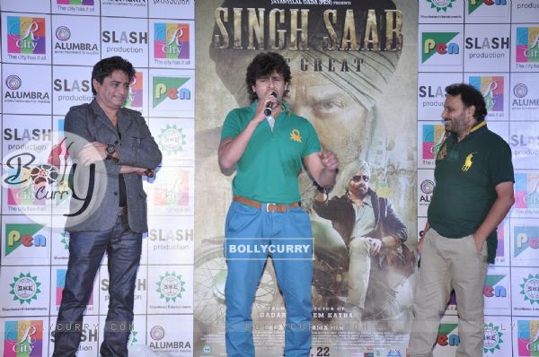 Sonu Nigam performs at the Promotion of 'Singh Saab The Great' at R - City Mall