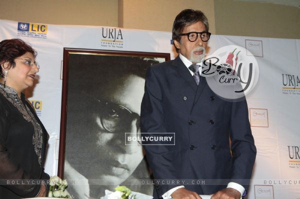 Amitabh Bachchan launches the LIC UJRA event