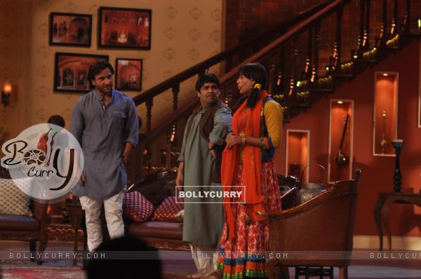 Saif during Bullet Raja's Promotions on Comedy Nights with Kapil (304707)