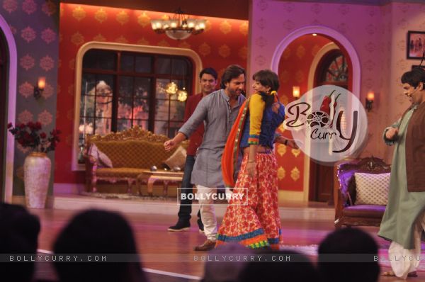 Saif during Bullet Raja's Promotions on Comedy Nights with Kapil (304710)