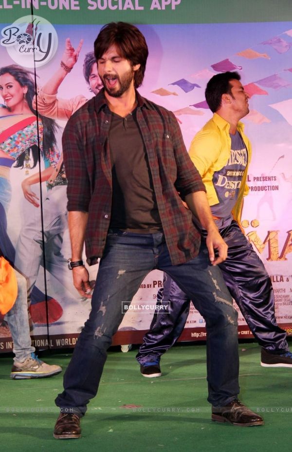 Shahid Kapoor performs at the Promotion of the R.... Rajkumar (305443)